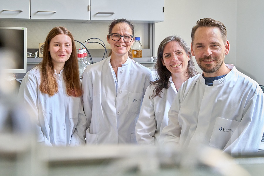 Das Team im Institut für Pharmazeutische Mikrobiologie der Universität Bonn: (v. l.) Annika Krüger, Professorin Dr. Tanja Schneider, Dr. Stefania De Benedetti und Dr. Fabian Grein.