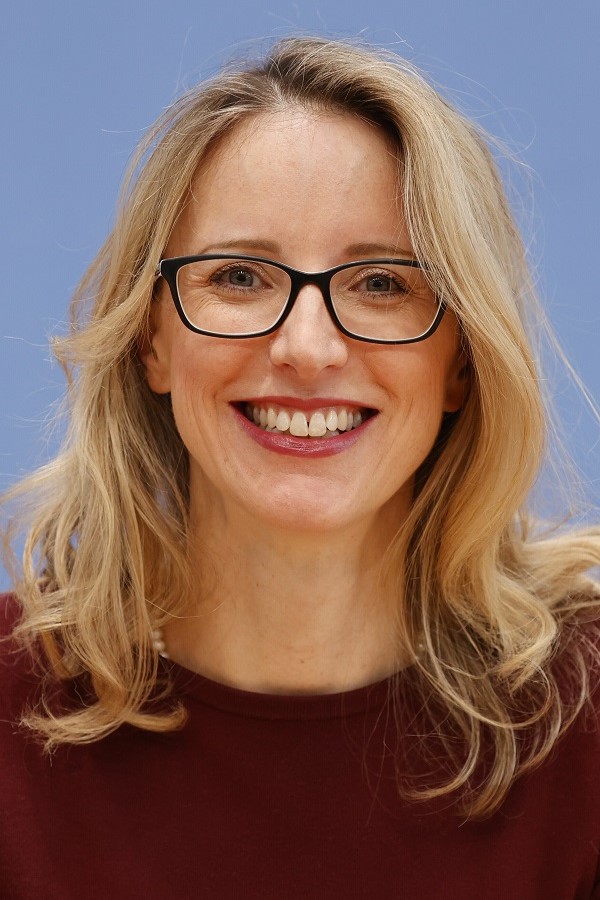 Portrait Professor Dr. Alena Buyx