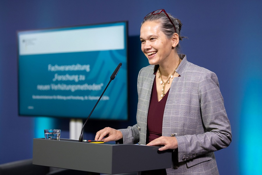 Prof. Veronika von Messling, Leiterin der Abteilung Lebenswissenschaften im BMBF